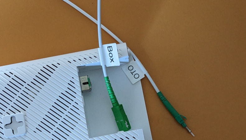 Yallo - Glasfaser Kabel für Internet und TV Service ist defekt. Service für ein neues Kabel zu bekommen ist nicht einfach.