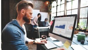 DrKPI FaktenCheck: Wie handlungsrelevante KPIs effektive für Datenschutz und KI genutzt werden.