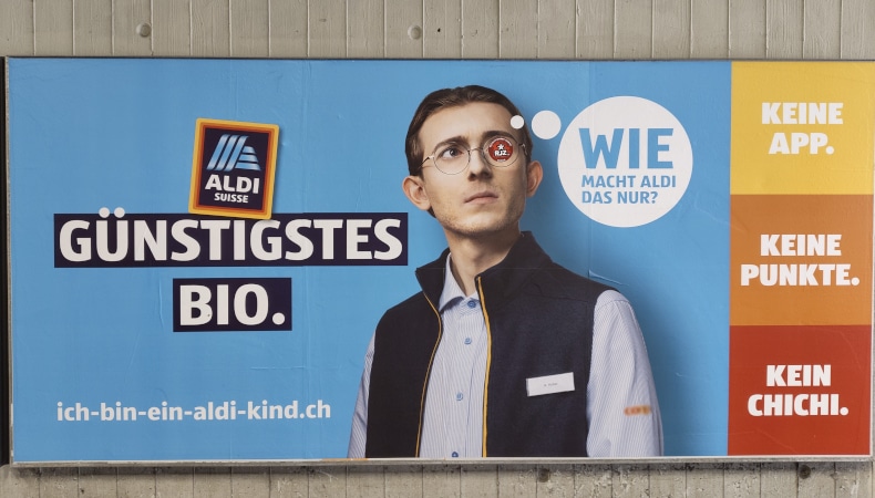 Aldi Werbeplakat: Wir verzichten bewusst auf eine App, um Kosten zu sparen